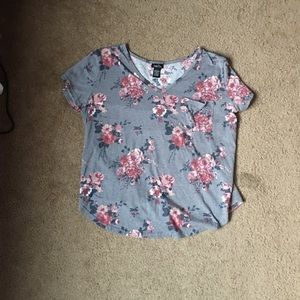 Rue 21 floral t-shirt